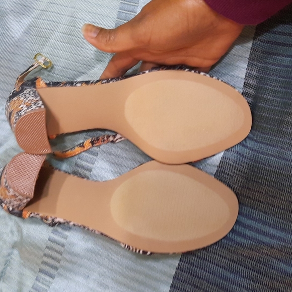 Heels with beautiful print - Picture 5 of 5